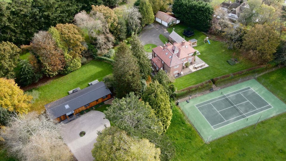 Garden, Hot Tub, Sauna, Sauna, Table tennis, Fitness centre/facilities, Tennis court, Tennis court, Cycling, Animals, Pets, Guests, Garden view, Sports, Family, Parking, VIP