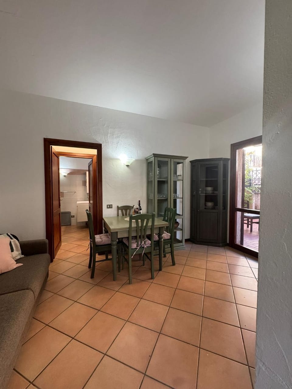 Seating area, Dining area