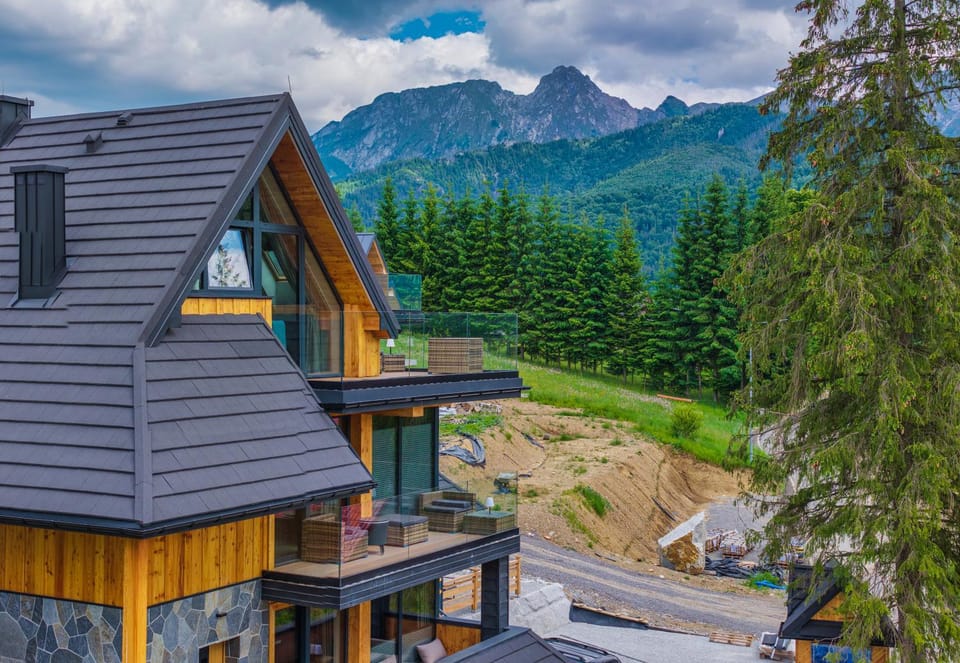 Property building, Nearby landmark, Day, Natural landscape, Bird's eye view, Mountain view