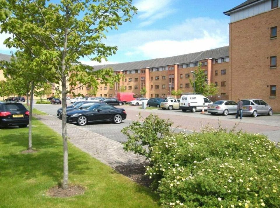 Property building, Neighbourhood, Street view, Location, Parking