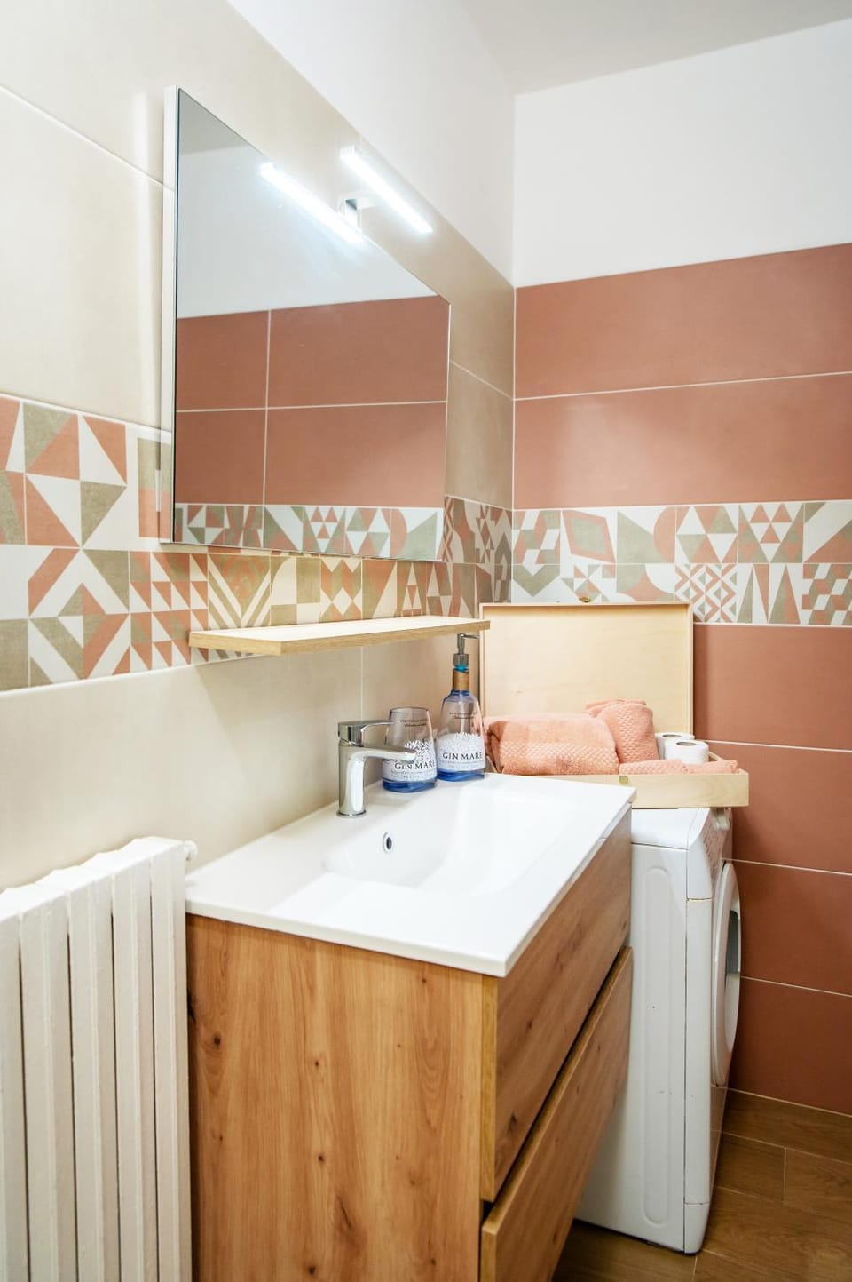 Bathroom, towels, washing machine