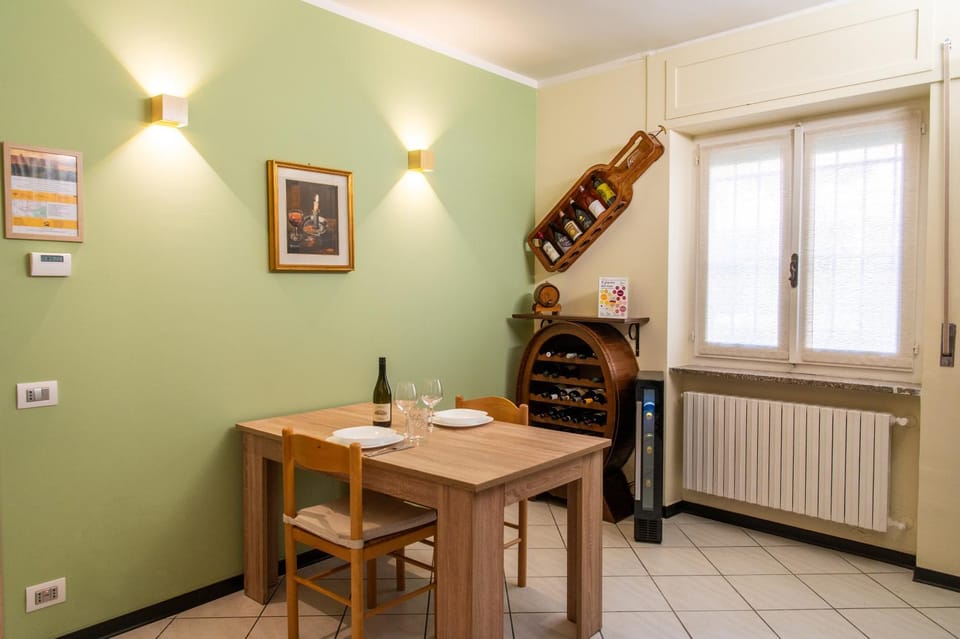 Living room, Decorative detail, Seating area, Dining area