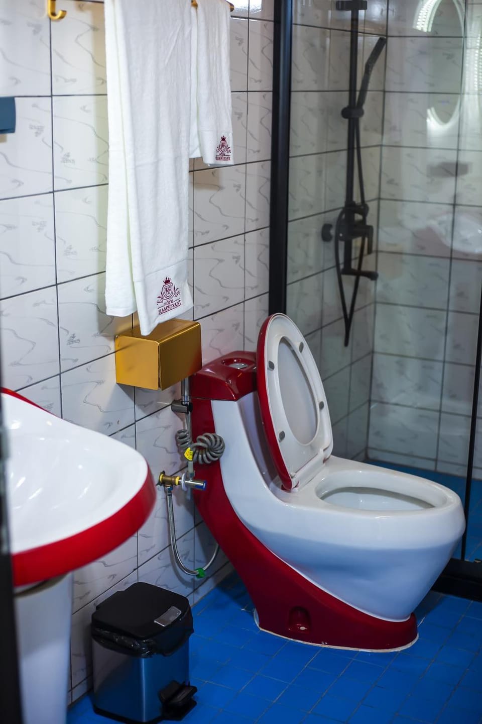 Shower, Toilet, Bathroom, towels