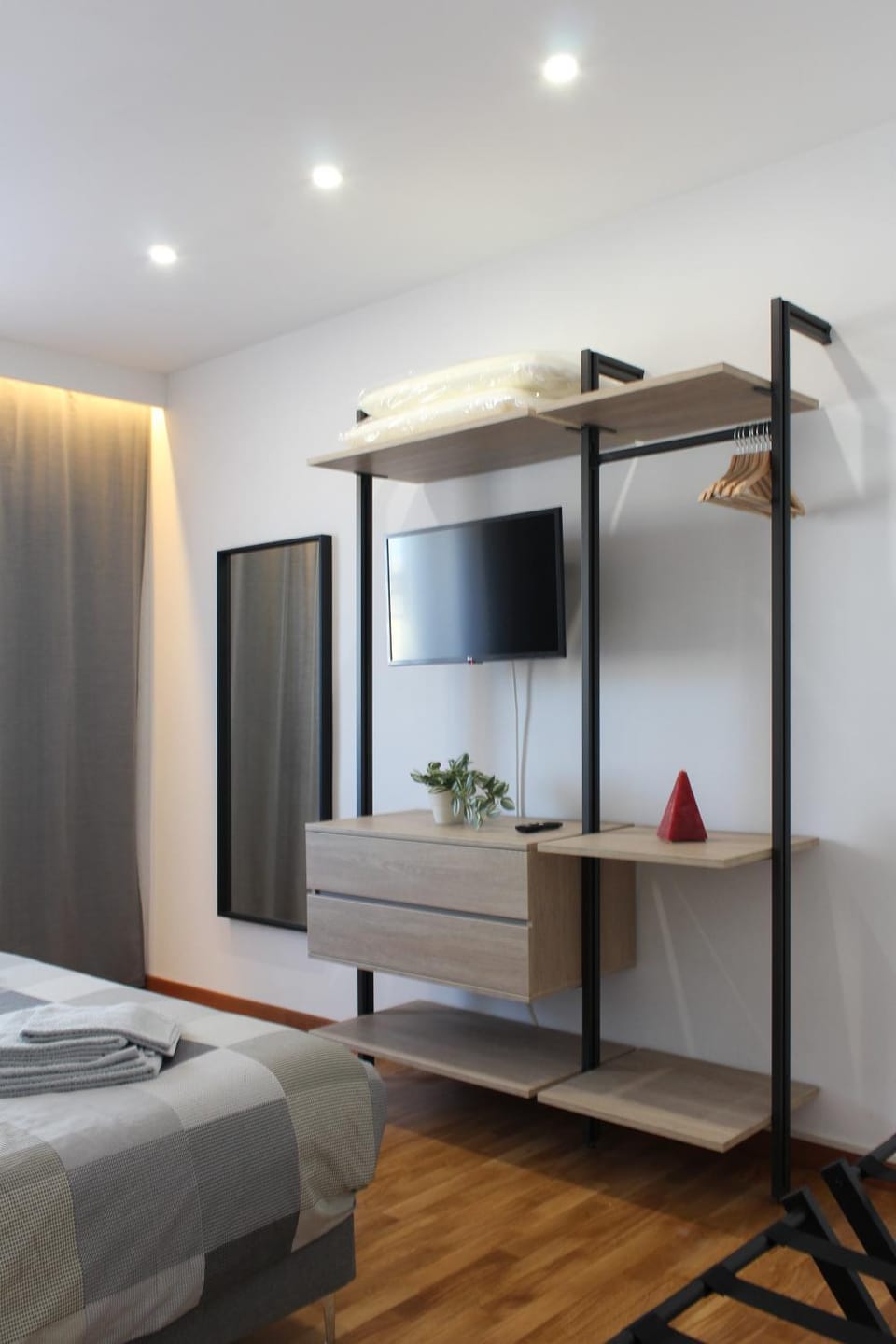 Bed, TV and multimedia, Photo of the whole room, Bedroom, wardrobe