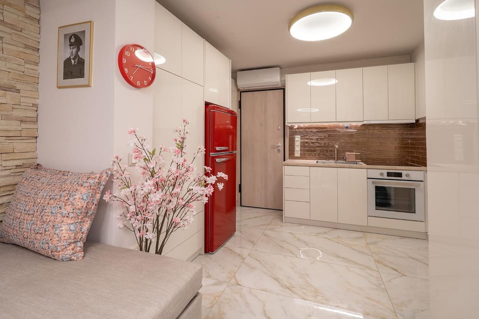 Kitchen or kitchenette, oven, stove