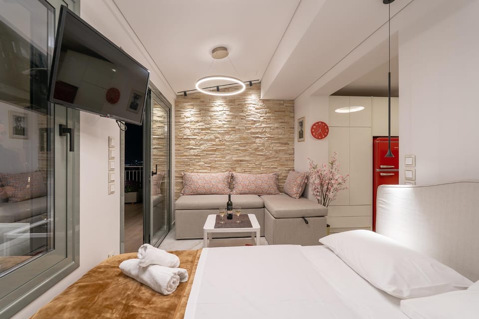 Bed, TV and multimedia, Living room, Photo of the whole room, Bedroom