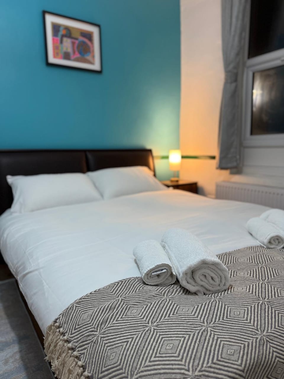 Bed, Bedroom, towels