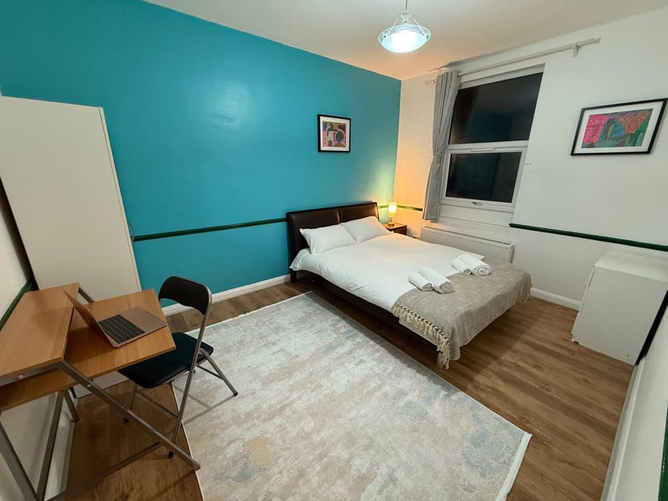 Bed, Photo of the whole room, Bedroom, wardrobe