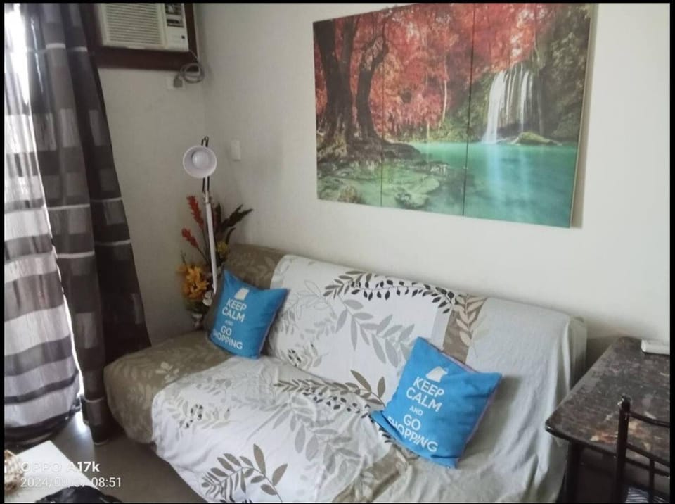 Bed, Living room