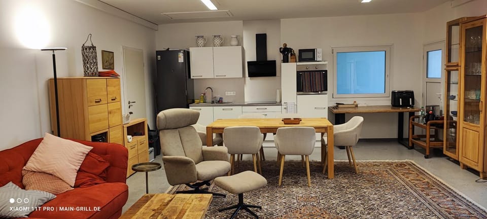 Kitchen or kitchenette, Living room, Seating area, Dining area