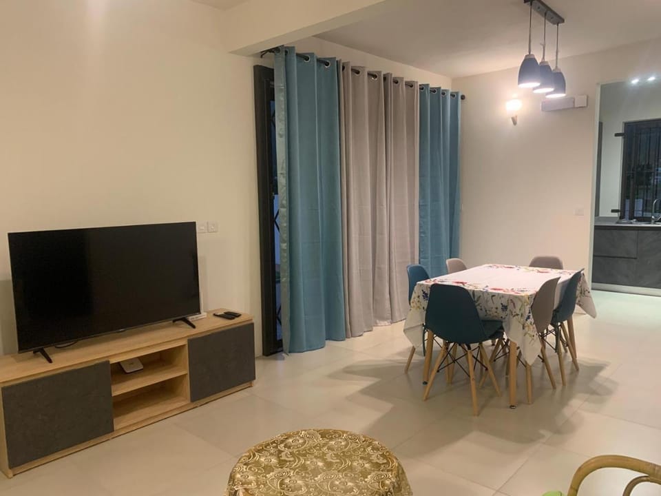 TV and multimedia, Living room, Dining area, Evening entertainment