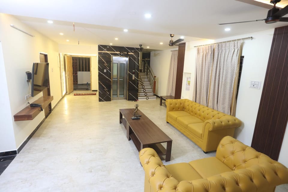 Communal lounge/ TV room, TV and multimedia, Living room, Evening entertainment