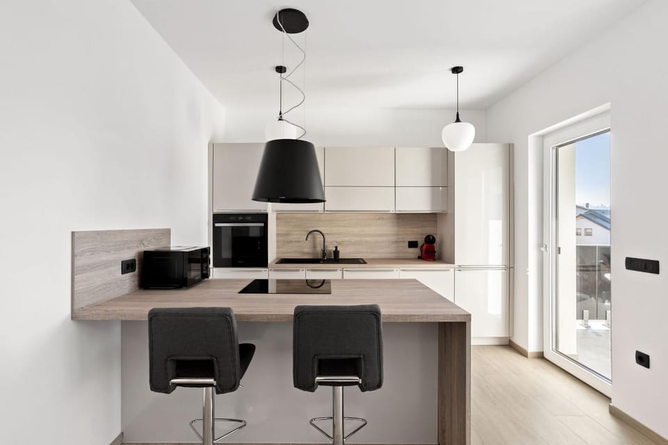 Kitchen or kitchenette, Dining area, minibar, pet friendly, stove, toaster