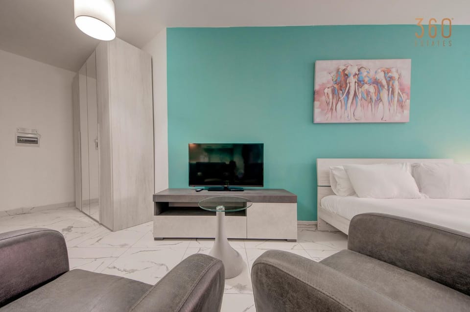 Communal lounge/ TV room, TV and multimedia, Living room, Seating area, Evening entertainment