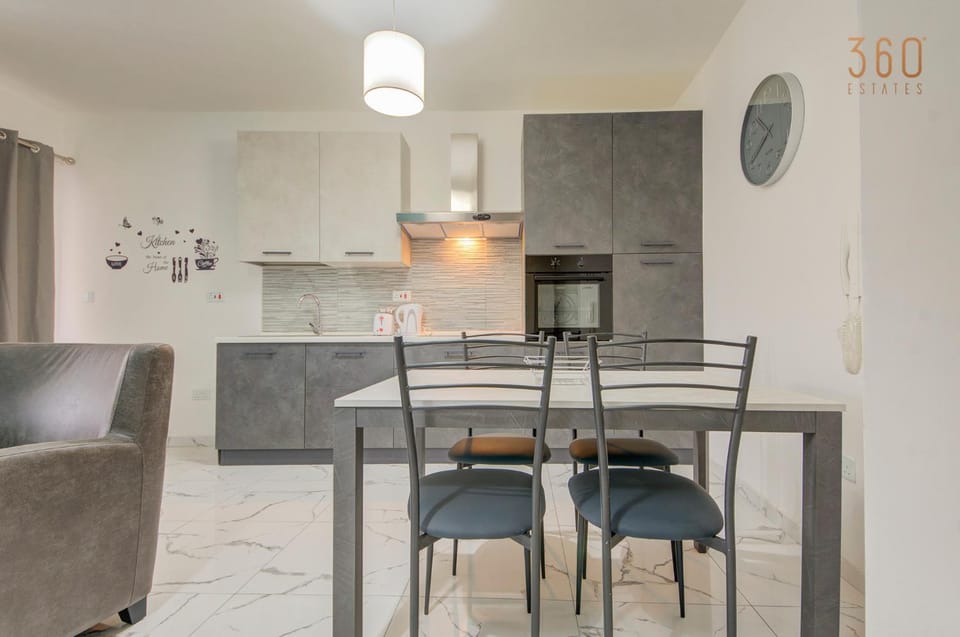Kitchen or kitchenette, Living room, Seating area, Dining area, minibar, pet friendly, stove