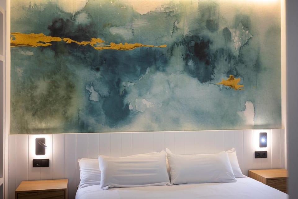 Bed, Photo of the whole room, Decorative detail, Bedroom