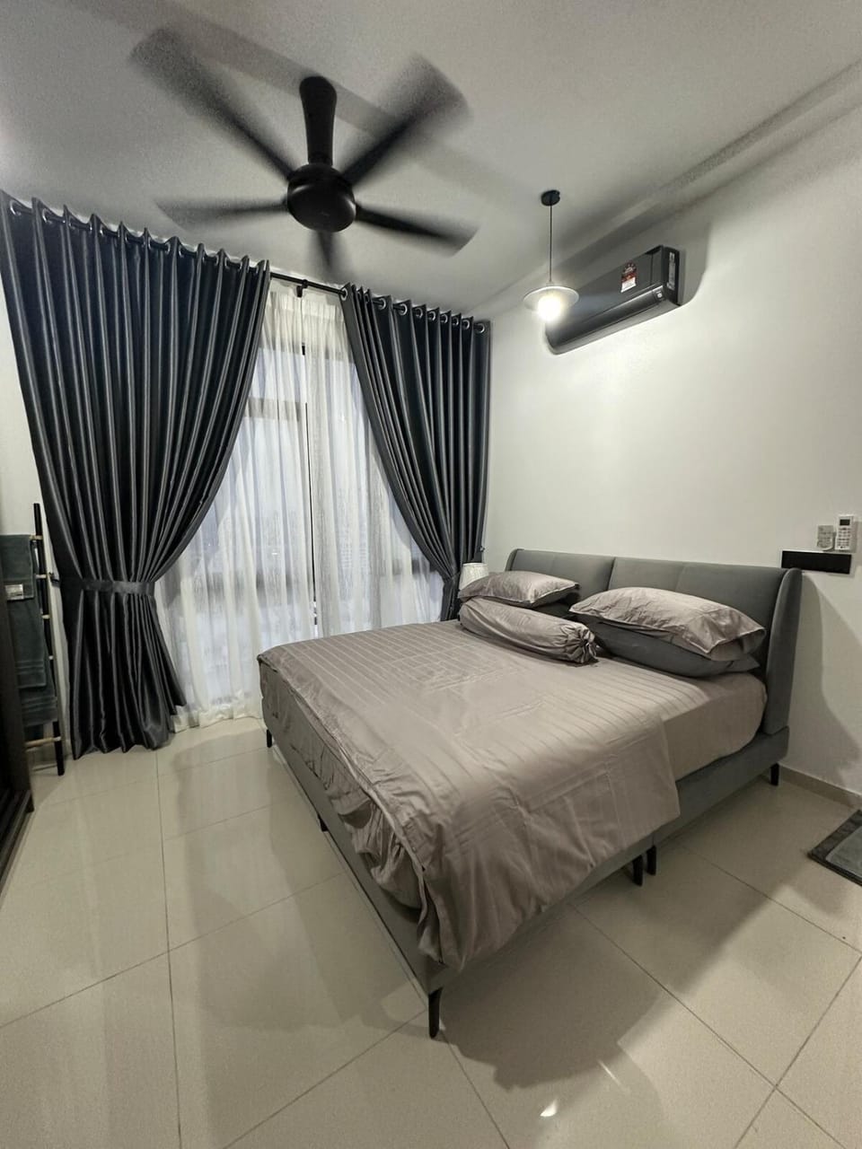 Bed, Bedroom, air conditioner