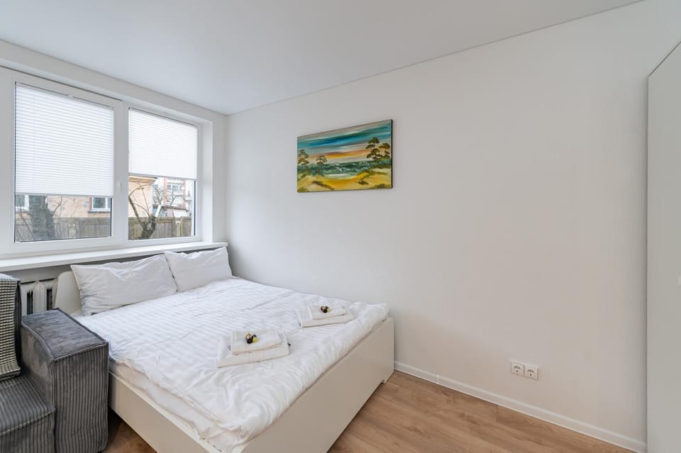 Bed, Living room, Seating area, towels