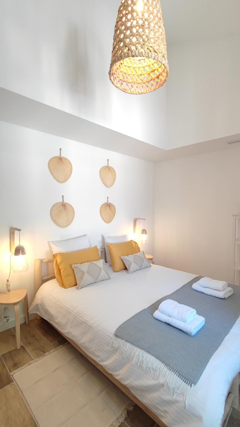 Bed, Photo of the whole room, Bedroom, towels