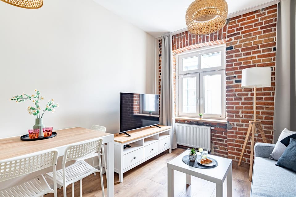 Communal lounge/ TV room, TV and multimedia, Living room, Seating area, Dining area, Evening entertainment