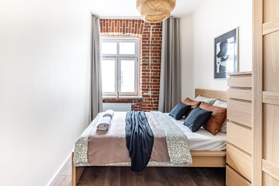 Bed, Bedroom, towels, wardrobe
