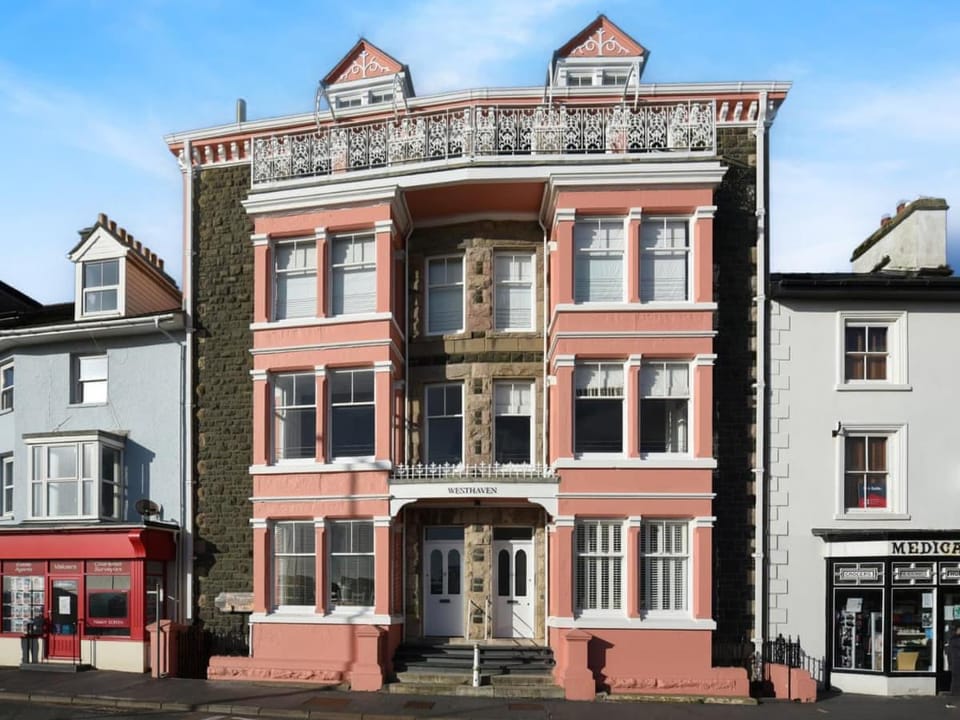 Westhaven 5 Beachfront Luxury, Free Parking Pass Apartment in Aberdyfi