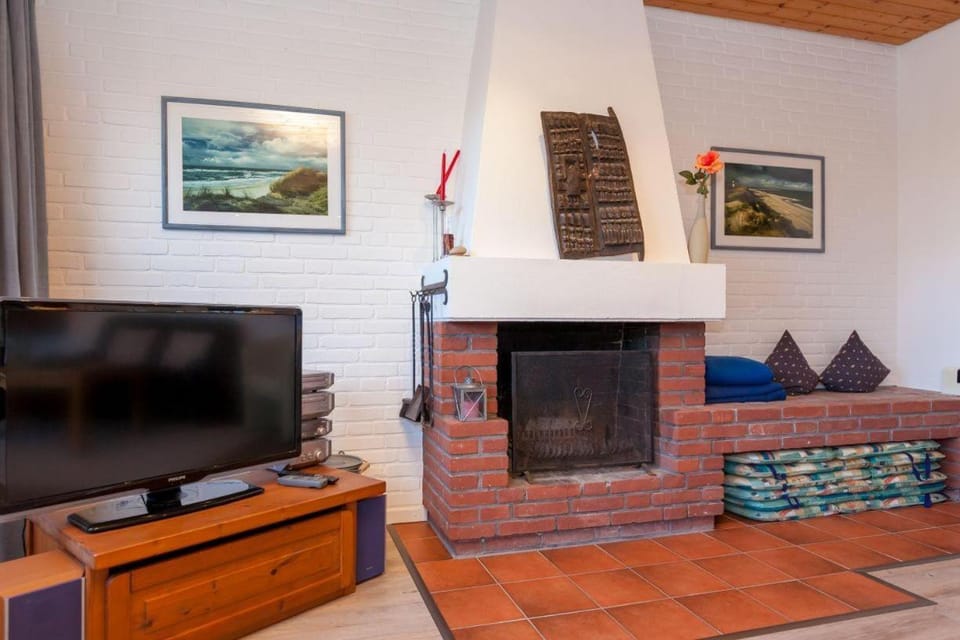 TV and multimedia, Living room, fireplace
