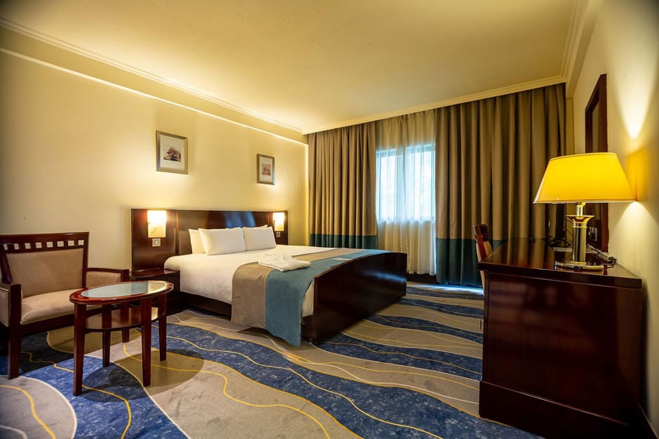 Bed, Seating area, Bedroom
