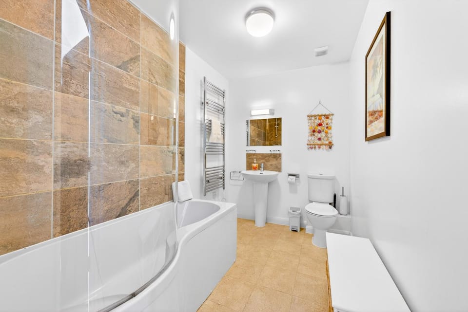 Shower, Toilet, Bathroom, Bath