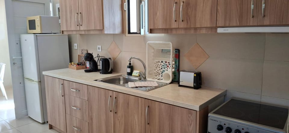 Coffee/tea facilities, Kitchen or kitchenette, stove, toaster