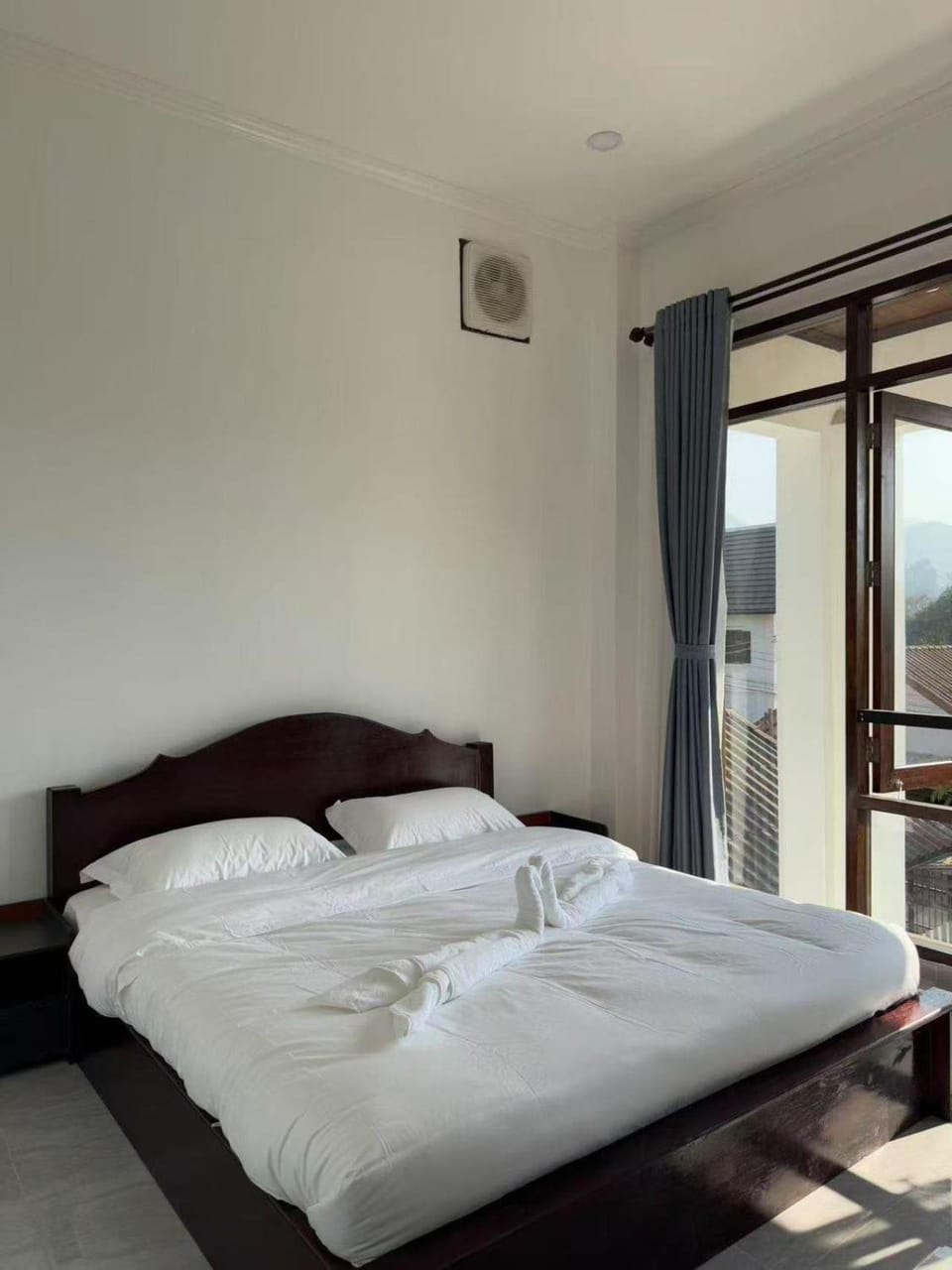 Bed, Bedroom, towels, air conditioner