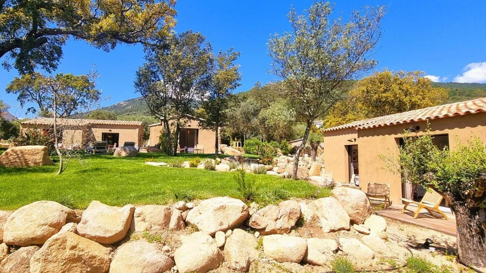 Domaine de Gialla Bergerie Prugna, 8 pers, piscine chauffée, 10 mn plage Villa in Zonza