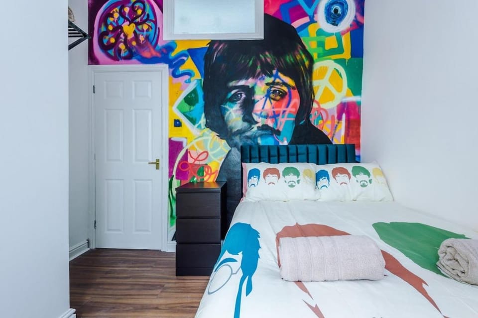 New Apt - Parking - 5 mins to CC Apartment in Liverpool