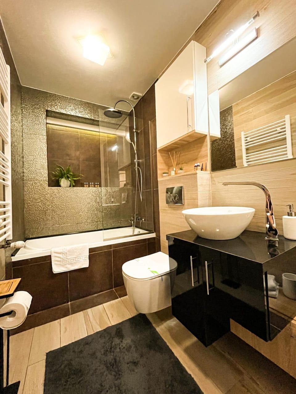 Shower, Toilet, Bathroom, Bath, towels