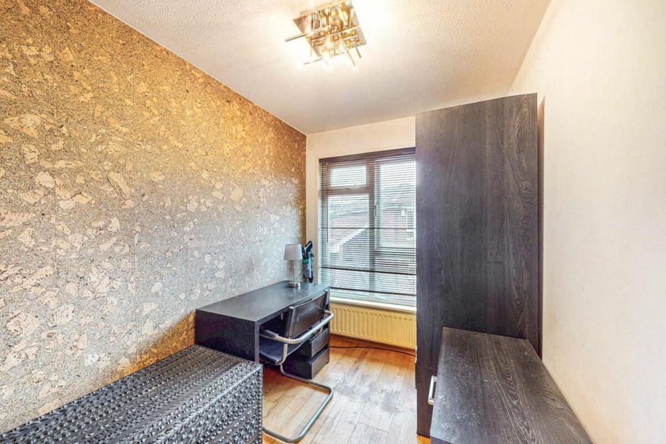 1-BR Flat with Easy Tube Access Nine Elms Apartment in London