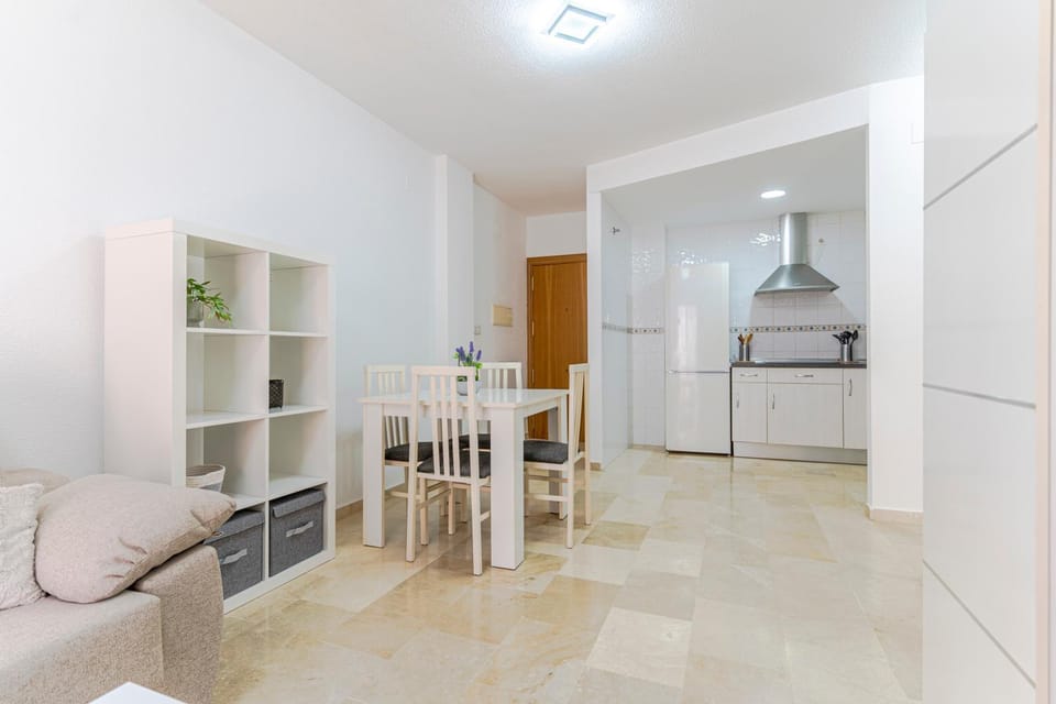 Kitchen or kitchenette, Dining area, stove