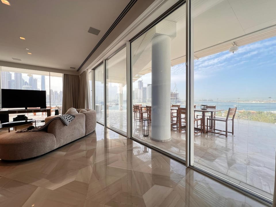 TV and multimedia, View (from property/room), Seating area, Sea view
