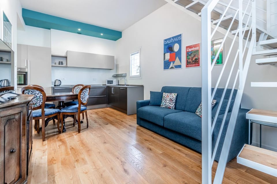 Kitchen or kitchenette, Living room