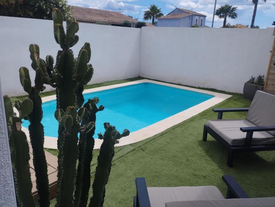 Patio, Garden, Garden, Garden view, Pool view, Swimming pool, Swimming pool, sunbed