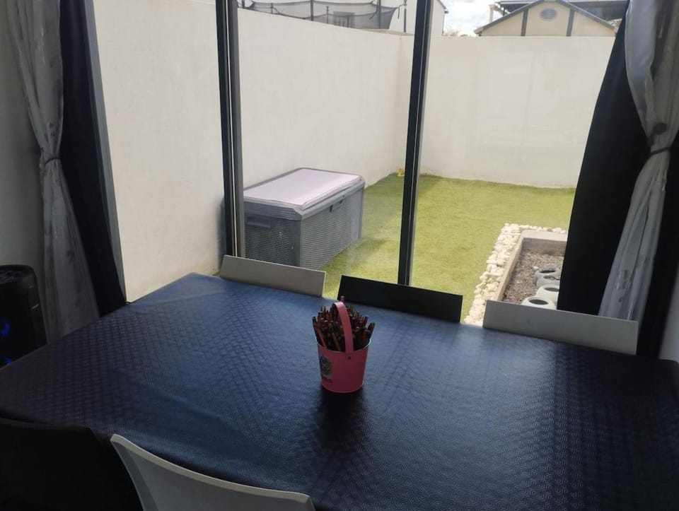 Garden, TV and multimedia, Dining area