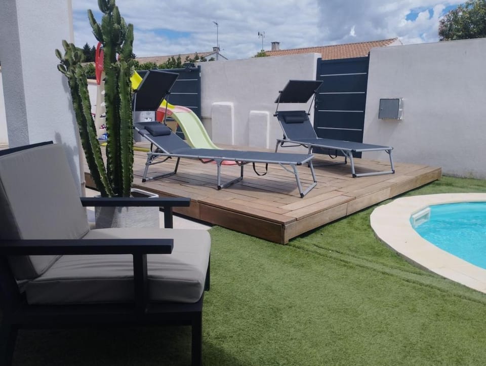 Patio, Day, Garden, View (from property/room), Balcony/Terrace, Balcony/Terrace, Pool view, Swimming pool, sunbed
