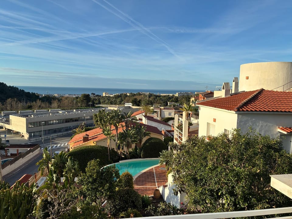 City view, Sea view
