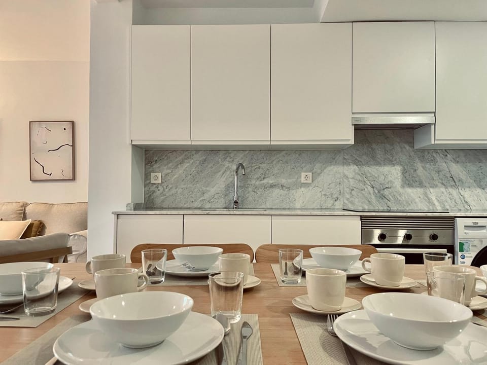 Kitchen or kitchenette, Dining area, stove