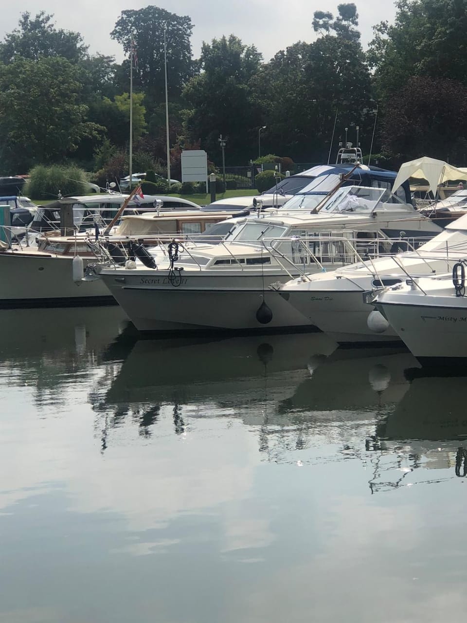 Floating tranquility Docked boat in Windsor