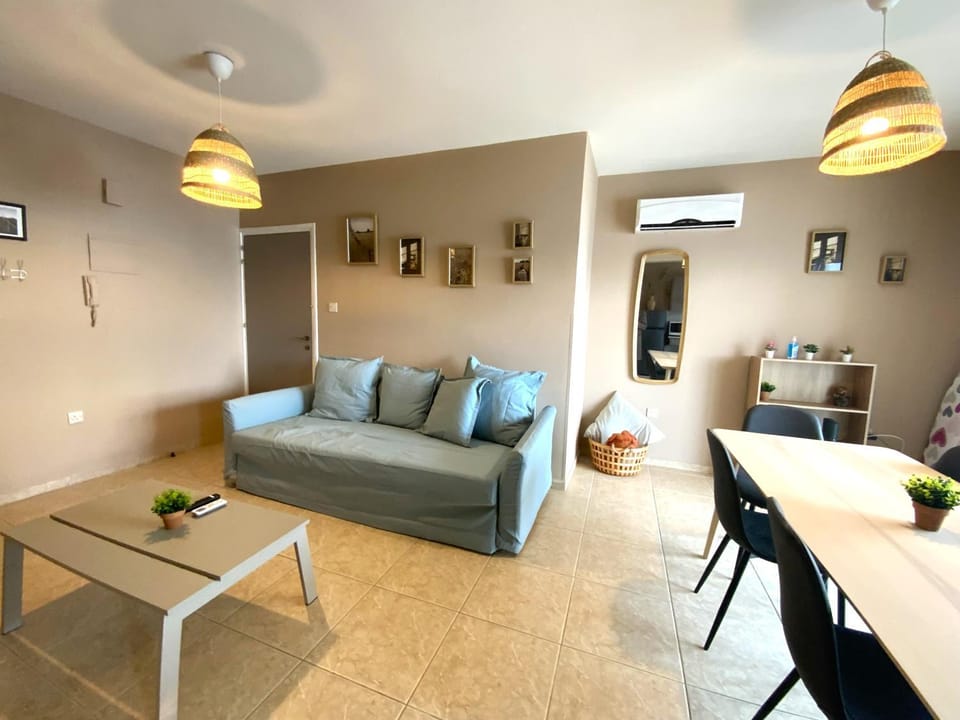 Living room, Seating area, Dining area, air conditioner