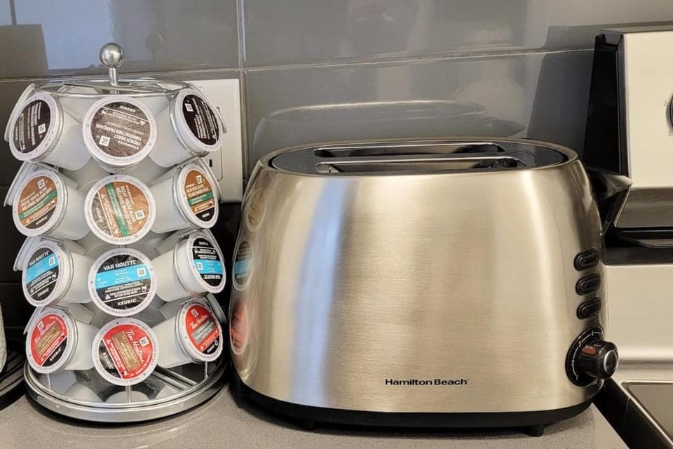 Coffee/tea facilities, toaster