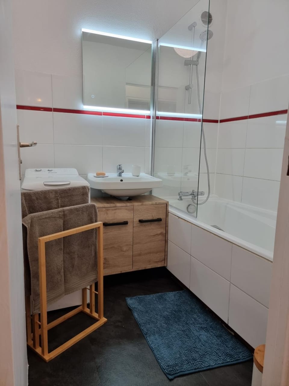 Bathroom, Bath, towels