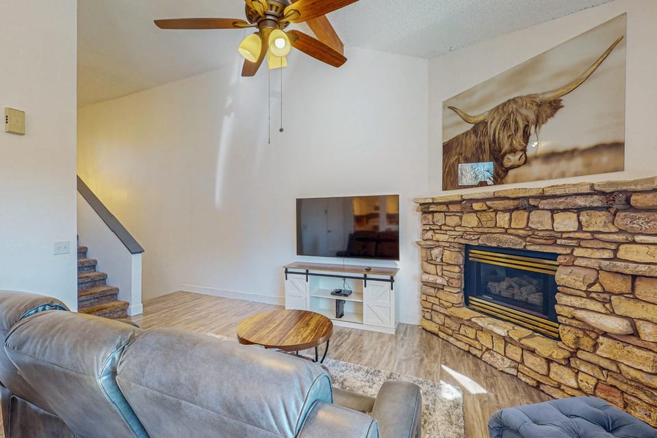 Near Hiking & Biking! Flagstaff Condo w/ Grill House in Flagstaff