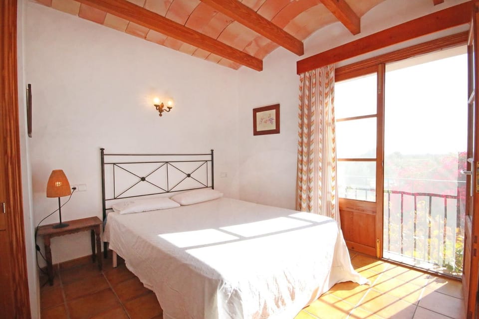 Property building, Living room, Bedroom