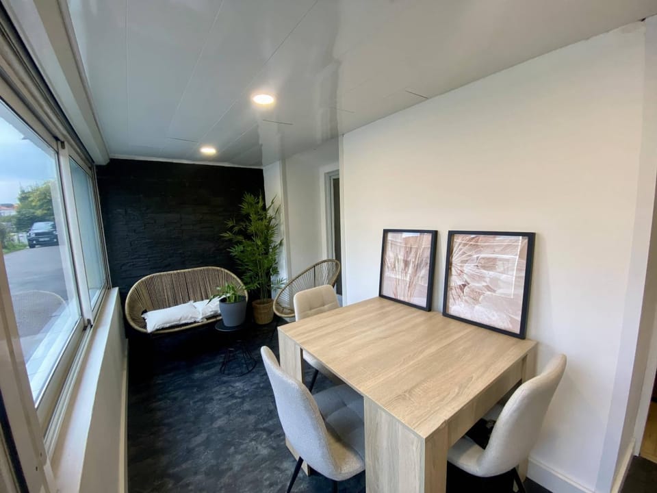 Seating area, Dining area